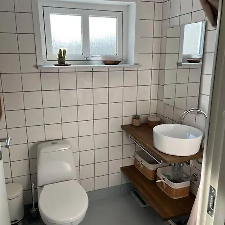 Idyllisk Beliggende Hus Pa Landet Naer Skov 别墅